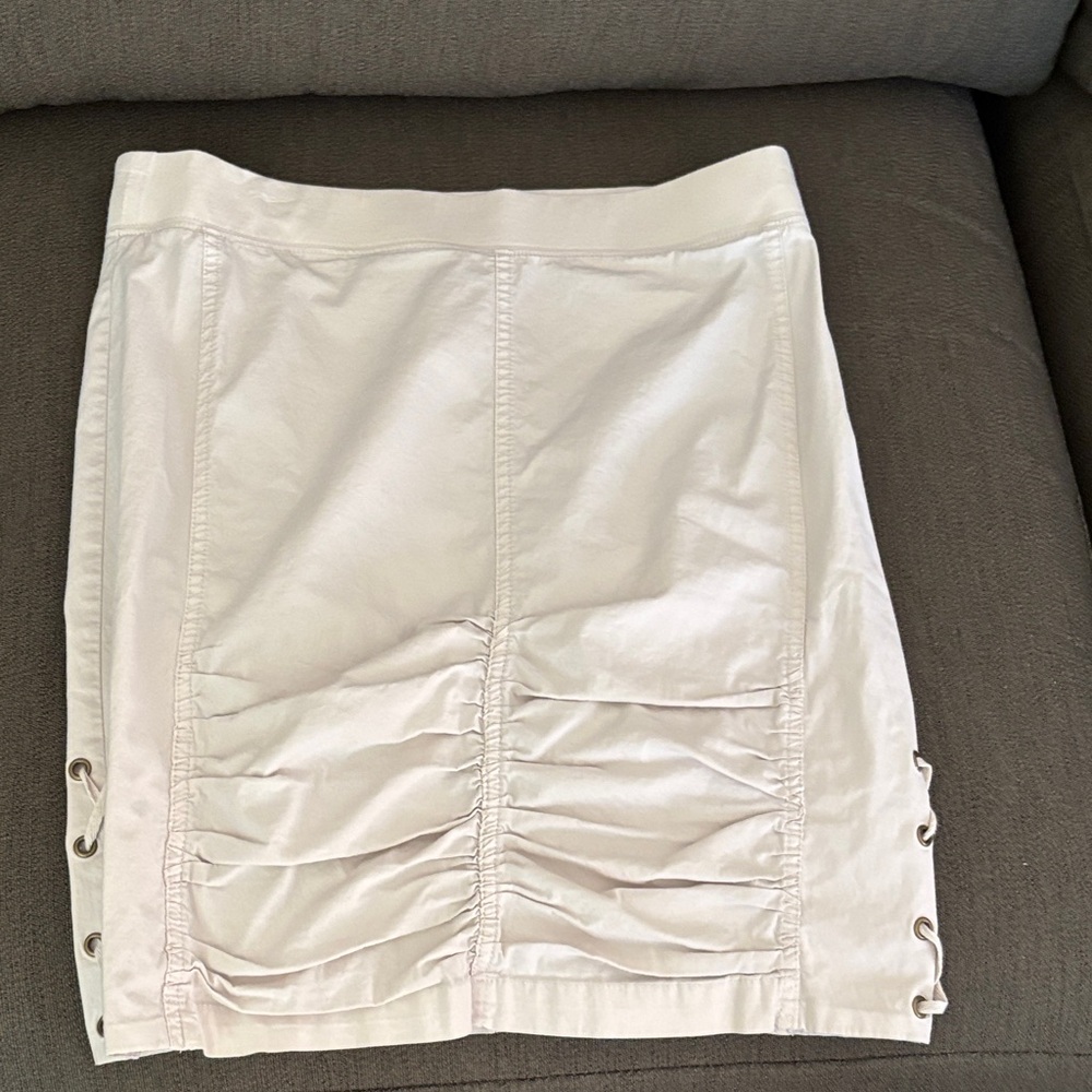 XCVI Cream Ruched  Skirt w Fun Detail
